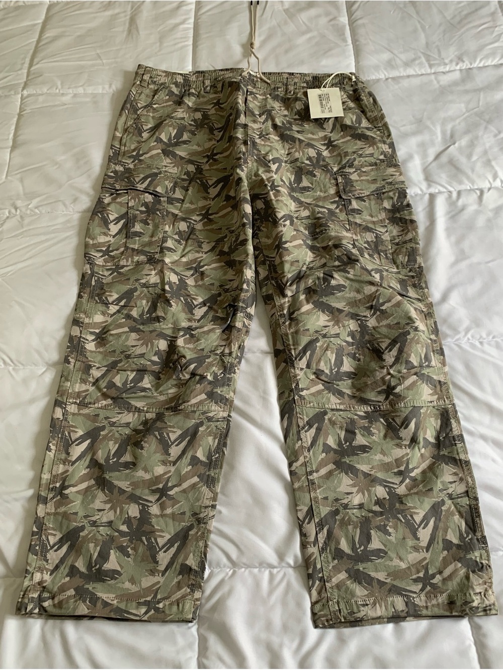 New with tags TAINTED DENIM RELAXED LGHTWGHT CARGO PANTS -CAMO size XL
